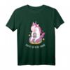 Coffee Is Real Magic - Unicorn T-Shirt mit Einhorn auf Donut und Kaffee Motiv, perfektes Geschenk für Kaffee- und Einhorn-Liebhaber