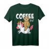 Lustiges Faultier reitet Einhorn T-Shirt mit Kaffee Spruch – Witziges Geschenk für Faultier-, Einhorn- und Kaffeeliebhaber