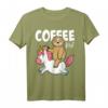 Lustiges Faultier reitet Einhorn T-Shirt mit Kaffee Spruch – Witziges Geschenk für Faultier-, Einhorn- und Kaffeeliebhaber