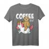 Lustiges Faultier reitet Einhorn T-Shirt mit Kaffee Spruch – Witziges Geschenk für Faultier-, Einhorn- und Kaffeeliebhaber