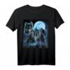 Wolf in der Heavy Metal Band spielt E-Gitarre - Kreatives Tierdesign T-Shirt für Metal- und Wölfe Liebhaber