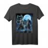Wolf in der Heavy Metal Band spielt E-Gitarre - Kreatives Tierdesign T-Shirt für Metal- und Wölfe Liebhaber