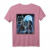 Wolf in der Heavy Metal Band spielt E-Gitarre - Kreatives Tierdesign T-Shirt für Metal- und Wölfe Liebhaber