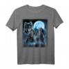 Wolf in der Heavy Metal Band spielt E-Gitarre - Kreatives Tierdesign T-Shirt für Metal- und Wölfe Liebhaber
