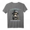 Guten Morgen? Ganz Dünnes Eis! Lustiges Pinguin Kaffee Spruch T-Shirt für Morgenmuffel und Sarkasmus-Fans