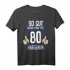 Lustiges 80. Geburtstag T-Shirt für Mann und Frau - Witzige Geschenkidee & Deko für 80 Jahre Jubiläum
