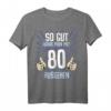 Lustiges 80. Geburtstag T-Shirt für Mann und Frau - Witzige Geschenkidee & Deko für 80 Jahre Jubiläum