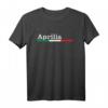 Maglietta Aprilia Città Italiana con Bandiera - Regalo per Residenti, Turisti e Amanti di Aprilia e Italia