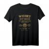 Humorvolles Whisky ist Bier mit Destillationshintergrund T-Shirt – Originelles Design für Bier- und Whisky-Fans