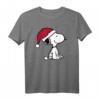HapPanda Snoopy Halbarm T-Shirt mit Weihnachtsmütze - Lizenziertes Graphic Artwork für Jubiläum & Festlichkeiten