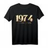Lustiges 50. Geburtstag T-Shirt für Mann & Frau - Witzige Deko & Geschenkidee für 50 Jahre Geburtstag 1974