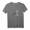 Steinbock Silhouette mit Berg, Wald & Nebel - Natur Wandern T-Shirt für Bergsteiger, Wanderer & Outdoor-Enthusiasten