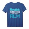 Herzlich Willkommen im falschen Film T-Shirt - Lustiges Outfit für Filme- und Serienabende, Geschenkidee für Freunde, Kollegen & Serienjunkies