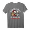 Ich Bin Nur Zum Trinken Hier Weihnachten T-Shirt für Damen & Herren – Lustiges Geschenk für Familie und Freunde