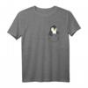 Lustiges Pinguin T-Shirt mit Tier in Brusttasche - Niedliches Geschenk für Pinguin-Fans & Tierliebhaber
