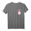 The Pink Panther Cool Cat Faux Pocket T-Shirt - Offiziell lizenziertes Pink Panther Merch für Fans und Sammler