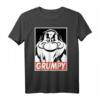 HapPanda Snow White Grumpy Poster T-Shirt – Offiziell lizenzierte Disney Kleidung für Geburtstagsfans
