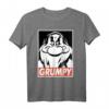 HapPanda Snow White Grumpy Poster T-Shirt – Offiziell lizenzierte Disney Kleidung für Geburtstagsfans