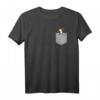 Kuh in Brusttasche T-Shirt – Lustiges Geschenk für Bauern, Milchliebhaber & Jersey Cow Fans zum Geburtstag