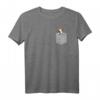 Kuh in Brusttasche T-Shirt – Lustiges Geschenk für Bauern, Milchliebhaber & Jersey Cow Fans zum Geburtstag