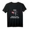 Lustiges Spruch T-Shirt mit Ironie - Hier! Dir ist was unterfallen! Witziges Geschenk für Freunde & Humorliebhaber