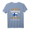 Ich Brauche Keine Therapie Ich Muss Nur Nach Finnland T-Shirt – Lustiges Geschenk für Finnland Fans, Urlauber & Menschen mit finnischer Abstammung