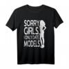 Sorry Girls I Only Date Models T-Shirt – Lustiges Ironisches Männer-Shirt für Selbstbewusste Jungs & Models-Liebhaber
