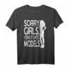 Sorry Girls I Only Date Models T-Shirt – Lustiges Ironisches Männer-Shirt für Selbstbewusste Jungs & Models-Liebhaber