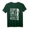 Sorry Girls I Only Date Models T-Shirt – Lustiges Ironisches Männer-Shirt für Selbstbewusste Jungs & Models-Liebhaber