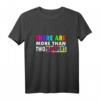 Ja, es gibt mehr als zwei Geschlechter Shirt - Inklusives T-Shirt für Männer, Frauen, LGBTQ+ & Freunde, perfektes Geschenk zum Muttertag, Vatertag, Valentinstag, Geburtstag & Weihnachten