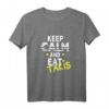 Lass uns das tragen Keep Calm und iss Takis T-Shirt – Lustiges Food-Design für Snack-Liebhaber, Männer, Frauen & Kinder