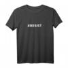 #RESIST Trendiges Hashtag T-Shirt - Klassisch geschnitten mit doppeltem Saum für Statement und Streetwear