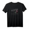 Trendy Permanent Vacation Palms & Island Scene T-Shirt – Sommermode mit Palmen- und Inselmotiv für Strand und Urlaub