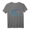 Trendy Permanent Vacation Palms & Island Sunny Scene T-Shirt – Perfekt für Strand, Sommer & Urlaubserinnerungen