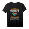 Ich Brauche Keine Therapie Ich Muss Nur Nach Südafrika T-Shirt - Lustiges Geschenk für Südafrika-Fans, Urlaub, Wurzeln und Stolz