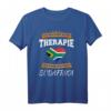 Ich Brauche Keine Therapie Ich Muss Nur Nach Südafrika T-Shirt - Lustiges Geschenk für Südafrika-Fans, Urlaub, Wurzeln und Stolz