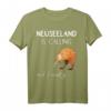 Neuseeland is Calling, and I Must Go... Witziges Neuseeland Spruch T-Shirt – Perfektes Geschenk für Kiwi-Fans & Neuseeland-Reisende