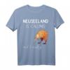 Neuseeland is Calling, and I Must Go... Witziges Neuseeland Spruch T-Shirt – Perfektes Geschenk für Kiwi-Fans & Neuseeland-Reisende