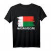 Flagge Madagaskar T-Shirt – Blickfang auf Straße, Arbeit & Events – Perfektes Geschenk für Familie & Freunde