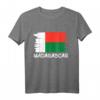 Flagge Madagaskar T-Shirt – Blickfang auf Straße, Arbeit & Events – Perfektes Geschenk für Familie & Freunde