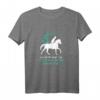 Limitierte Pferde T-Shirt Reitsport Geschenk – And into the Forest I Go, perfektes Outfit & Geschenk für Reiter, Pferdeliebhaber & Naturfans