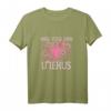 Mind your own uterus T-Shirt – Feministisches Pro-Choice Statement für Frauenrechte, mit klassischem Schnitt und doppeltem Saum