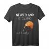Neuseeland ist calling, and I must go... Witziges Kiwi & Neuseeland Geschenk T-Shirt für Fans & Reiseliebhaber
