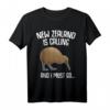 Neuseeland ist calling T-Shirt – Witziges Geschenk für Neuseeland- und Kiwi-Fans, ideal zum Geburtstag und für Reisebegeisterte