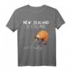 Neuseeland ist calling, and I must go... Witziges Geschenk T-Shirt für Kiwi-Fans & Backpacker – Perfekt zum Geburtstag
