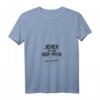 Damen Jever ist wie New York ... nur ganz anders T-Shirt mit V-Ausschnitt und Skyline-Motiv – Lustiges regionales Stadt-Design