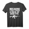 AR15 Gun T-Shirt mit Spruch 'Because I Can't Throw A Rock At 2500 FPS' – Humorvolles Waffenshirt für Schützen & Waffenliebhaber