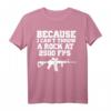 AR15 Gun T-Shirt mit Spruch 'Because I Can't Throw A Rock At 2500 FPS' – Humorvolles Waffenshirt für Schützen & Waffenliebhaber