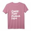 Carpe That Kurwa Diem T-Shirt für Polen Fans - Lustiges Polnisches Spruchshirt für Partys, Freunde & Feiern