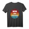 Ich habe zwei Titel Mama und Politiker T-Shirt – Vintage Sonnenuntergang Design, perfektes Geschenk für politisch engagierte Mütter